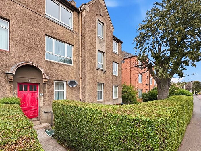 2 Bedroom Flat For Sale In / Hutchison Cottages, Slateford, Edinburgh, EH14