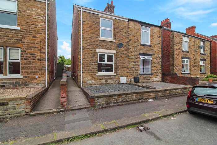 2 Bedroom House To Rent In Crown Road, Stonegravels, S41