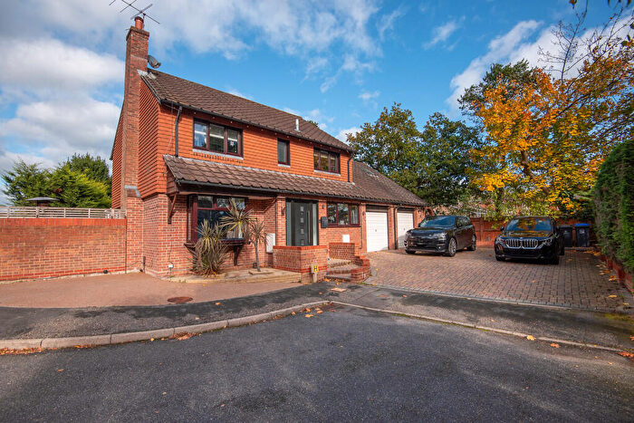 5 Bedroom Detached House For Sale In Prince William Close, Worthing, BN14