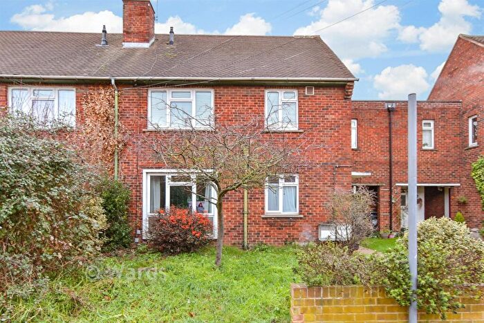 1 Bedroom Ground Maisonette For Sale In Dickens Avenue, Dartford, Kent, DA1