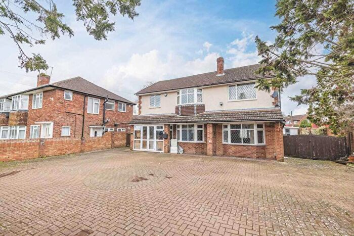 4 Bedroom Detached House For Sale In The Close, Iver Heath, SL0