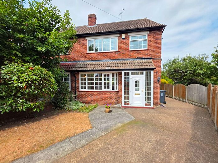 3 Bedroom Semi-Detached House For Sale In Crossways North, Doncaster, DN2