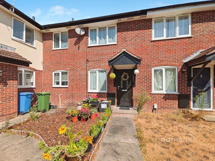 1 Bedroom Terraced House To Rent In Kingfisher Close, Farnborough, GU14