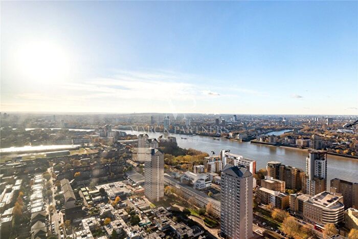 2 Bedroom Flat To Rent In Aspen Building, Marsh Wall, London, E14