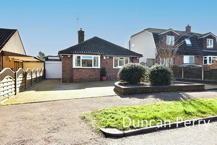 2 Bedroom Detached Bungalow For Sale In Field View Road, Potters Bar, EN6