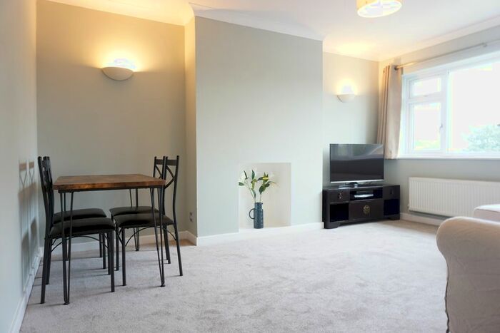 2 Bedroom Flat To Rent In Hill Close, Stanmore, HA7