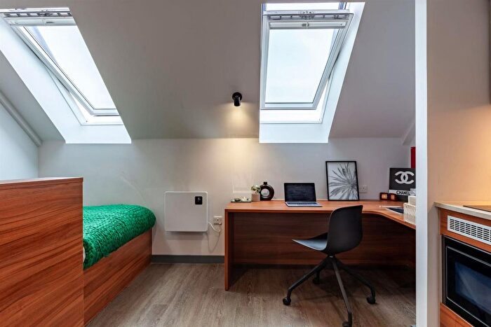 Studio To Rent In High Street, Egham, TW20