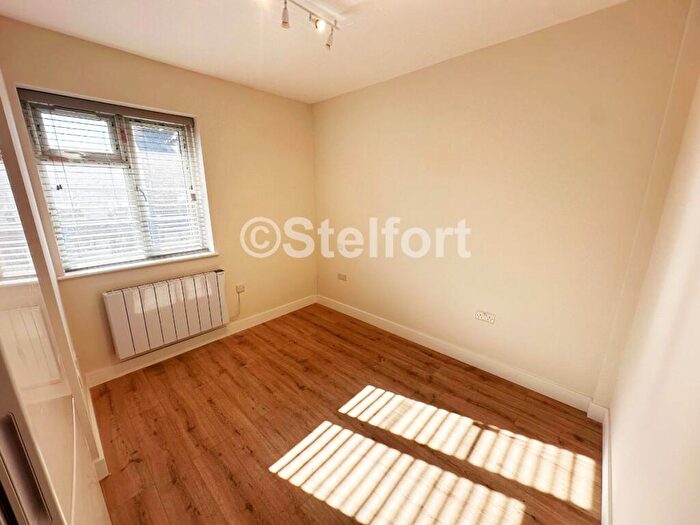 2 Bedroom Apartment To Rent In Mottingham Road, London, SE9