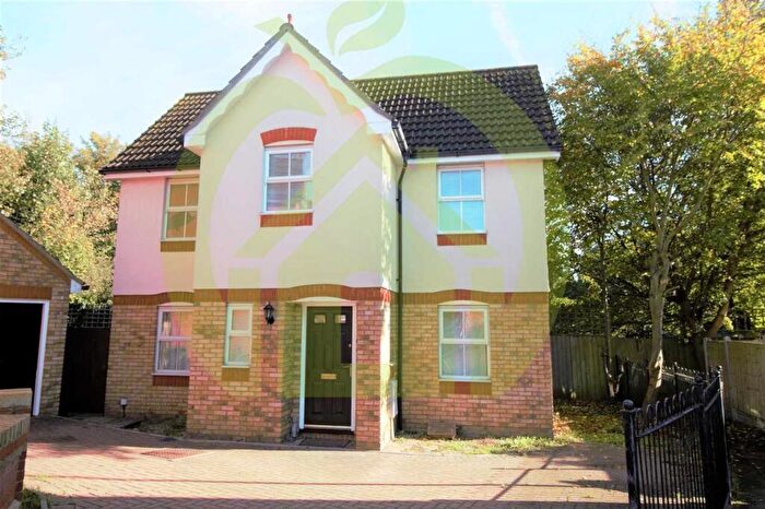 3 Bedroom Detached House To Rent In Foxglove Road, Romford, RM7
