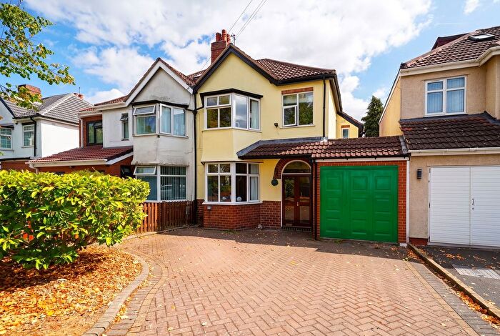 3 Bedroom Semi-Detached House For Sale In Bushmore Road, Hall Green, B28