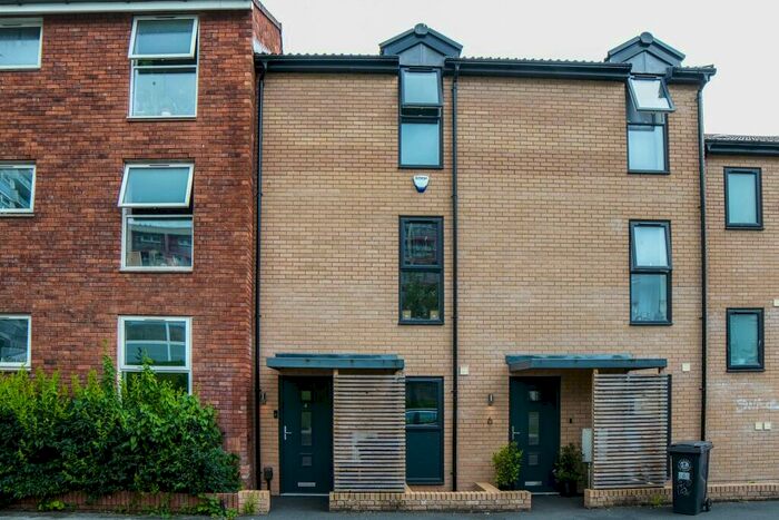3 Bedroom Town House To Rent In Dove Street South, Kingsdown, Bristol, BS2