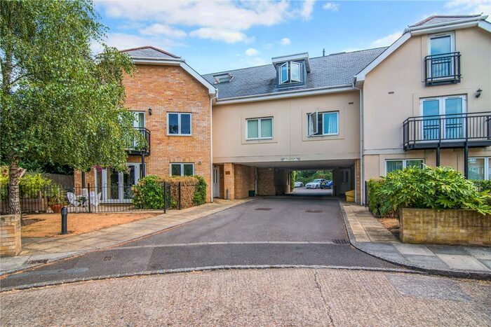 1 Bedroom Flat To Rent In Grange Avenue, Twickenham, Uk, TW2