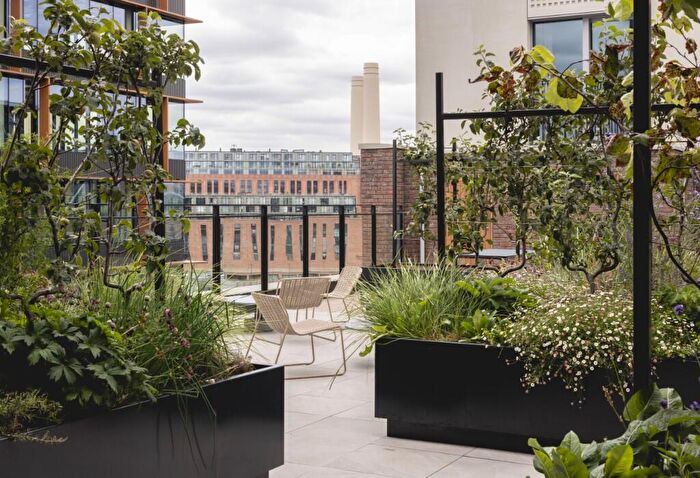 2 Bedroom Apartment To Rent In Nine Elms Lane, London, SW11