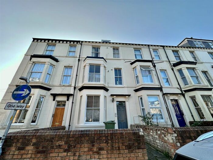 2 Bedroom Flat To Rent In Albemarle Crescent, Scarborough, YO11