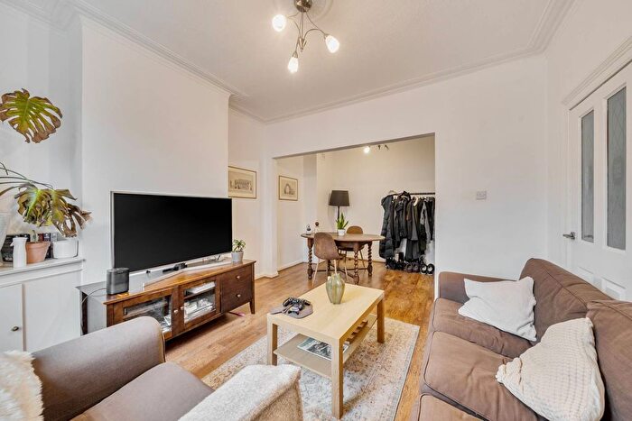 3 Bedroom Property To Rent In Portelet Road, Stepney, London, E1