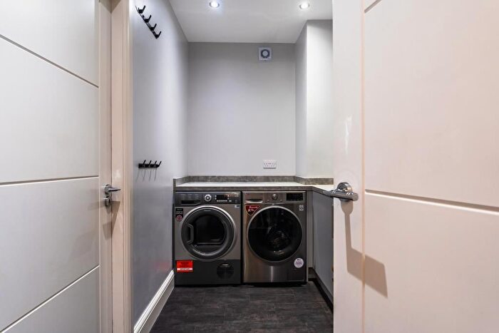 4 Bedroom Detached House For Sale In Summerhouse Drive, Sheffield, S8