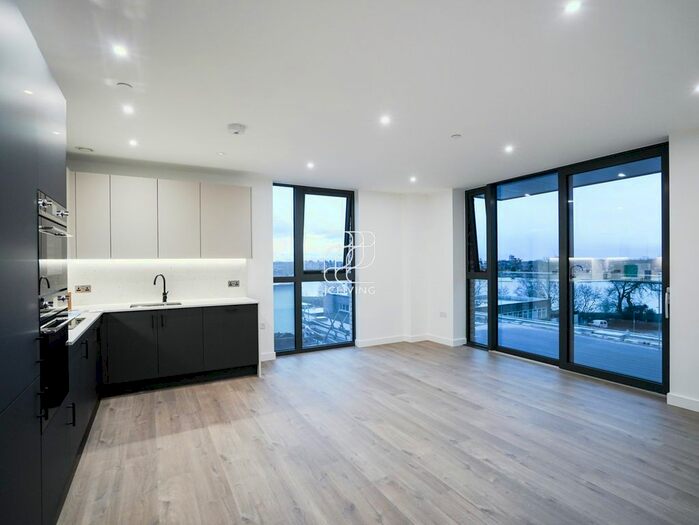 2 Bedroom Flat To Rent In London, N4