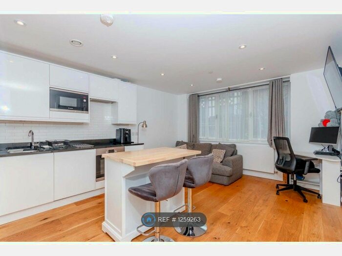 1 Bedroom Flat To Rent In South End, Croydon, CR0