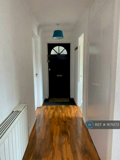 2 Bedroom Flat To Rent In Bishops Walk, Aylesbury, HP21