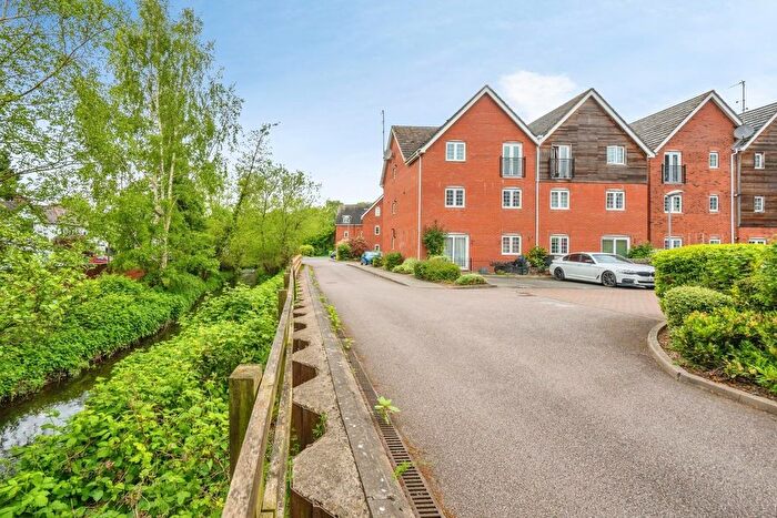 2 Bedroom Flat For Sale In Marina View, Fazeley, Tamworth, B78