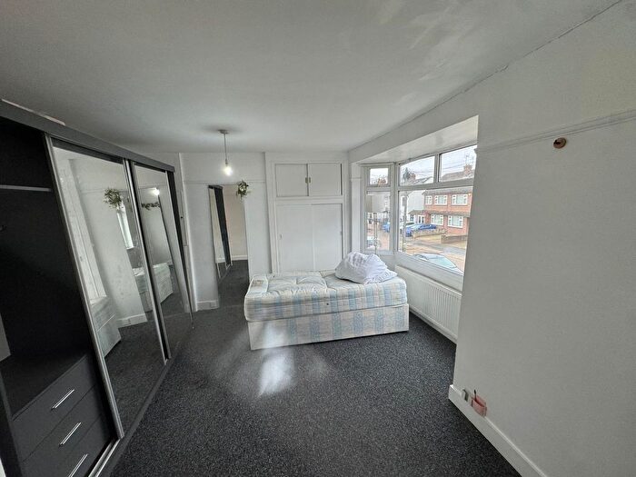 4 Bedroom Semi-Detached House To Rent In Chadwel Heath, RM6