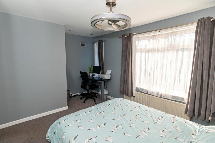 2 Bedroom Semi-Detached House For Sale In Warminster Road, Sheffield, S8