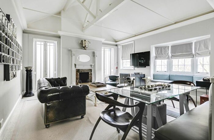 4 Bedroom Flat To Rent In North Audley Street, Mayfair, W1K