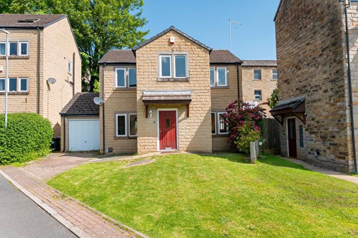 4 Bedroom Detached House For Sale In Bryndlee Court, Holmfirth, HD9