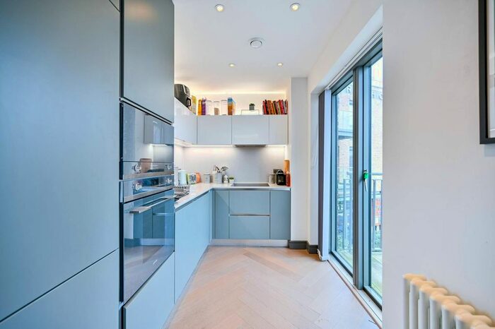 1 Bedroom Flat To Rent In Brewery Lane, Twickenham, TW1
