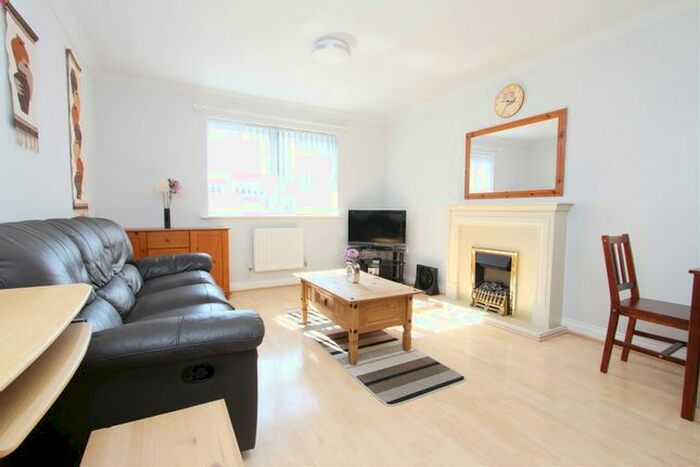 1 Bedroom Flat For Sale In Arklay Close, Hillingdon, UB8