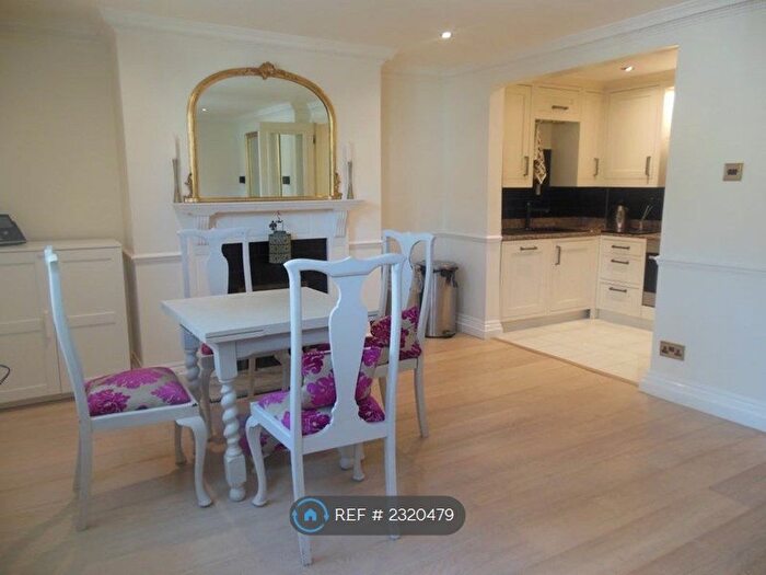 2 Bedroom Flat To Rent In Mulberry Lodge, London, SW10