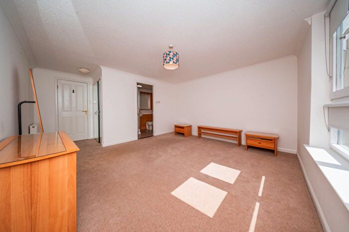 2 Bedroom Flat For Sale In / Fettes Row, New Town, Edinburgh, EH3
