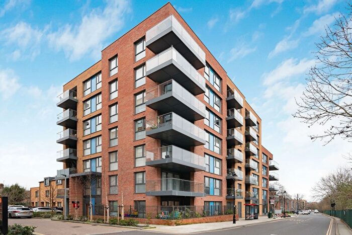 2 Bedroom Flat For Sale In Copley Close, Hanwell, W7