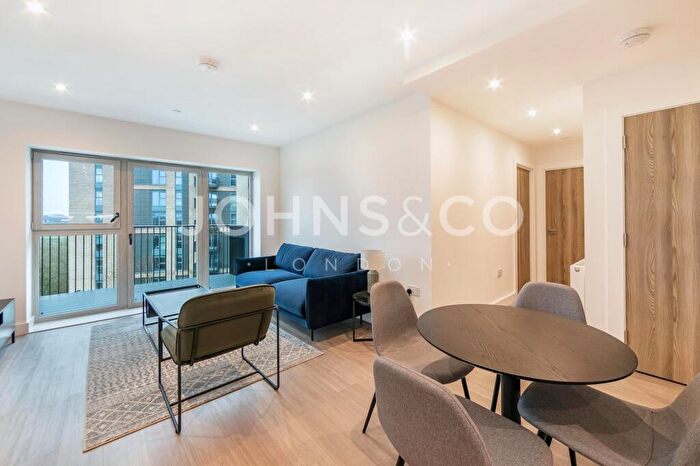 2 Bedroom Apartment To Rent In Flagstaff Road, Bankside Gardens, Reading, RG2