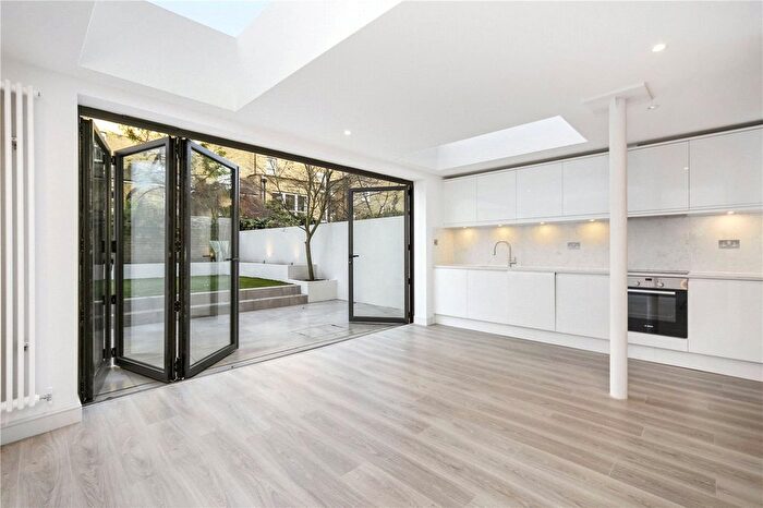 2 Bedroom Flat To Rent In Gunterstone Road, West Kensington, London, W14