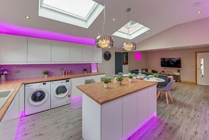 6 Bedroom Semi-Detached House To Rent In Swenson Avenue, Nottingham, NG7