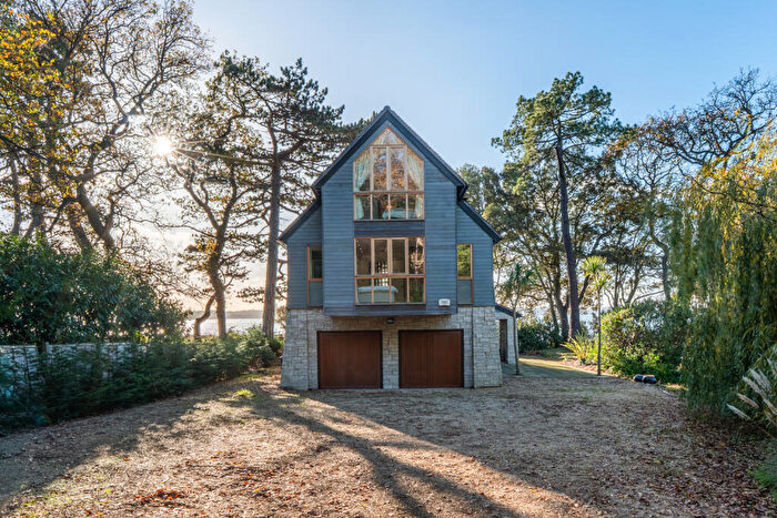 3 Bedroom Detached House To Rent In Netley Castle, SO31