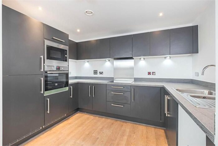 3 Bedroom Flat To Rent In Waterside Way, London, N17