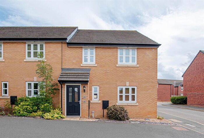 2 Bedroom Flat To Rent In Gardenfield, Higham Ferrers, NN10