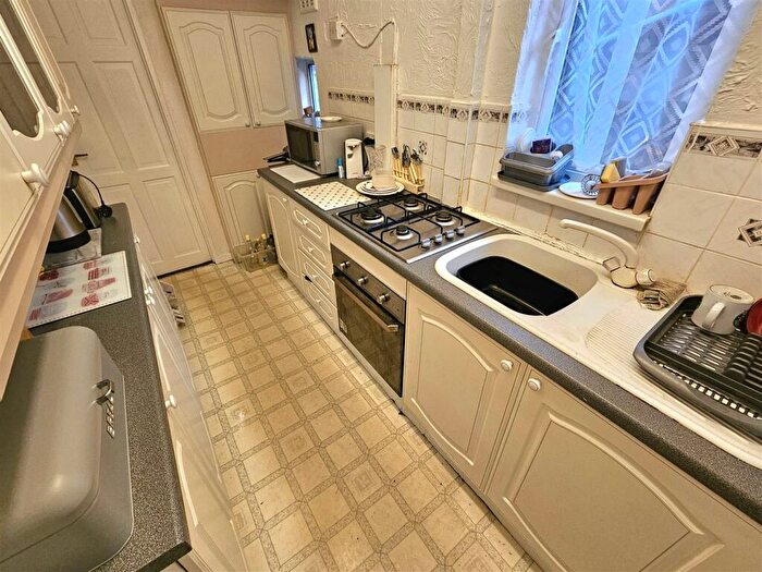 3 Bedroom End Of Terrace House For Sale In Glencroft Road, Solihull, B92