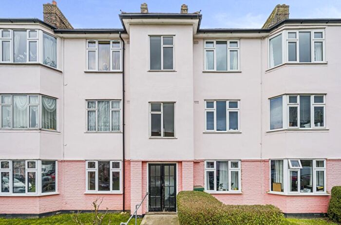 2 Bedroom Flat To Rent In Chinbrook Road London, SE12