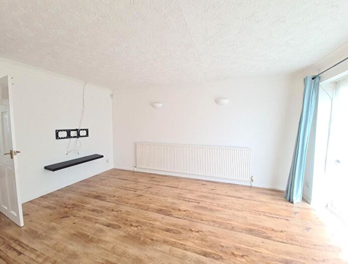2 Bedroom Flat To Rent In Fairfield Road, Dunstable, LU5