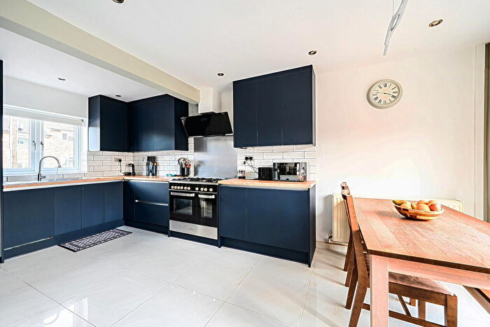 3 Bedroom End Of Terrace House For Sale In Oakdale Close, Oldbury, B68