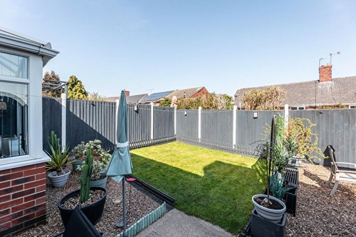 3 Bedroom Town House For Sale In Appletree Road, Featherstone, Pontefract, WF7