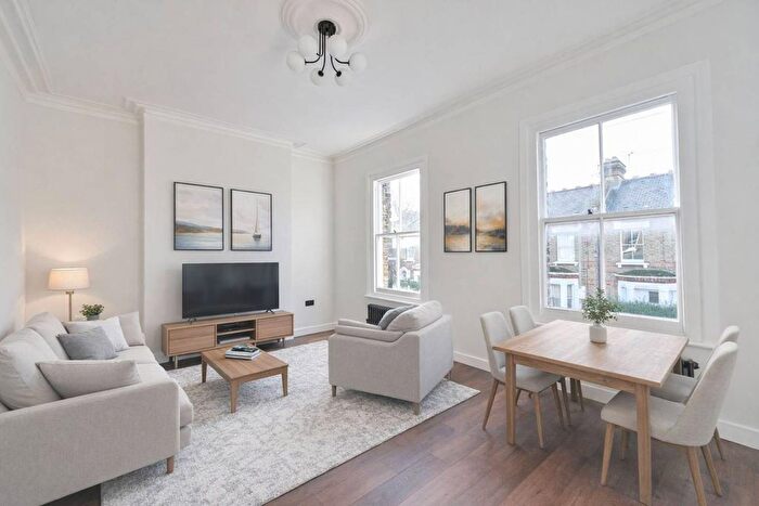 1 Bedroom Flat For Sale In Grayshott Road, Shaftesbury Estate, London, SW11