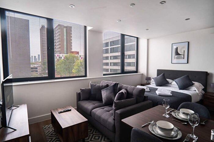 Studio To Rent In Old Trafford, M16