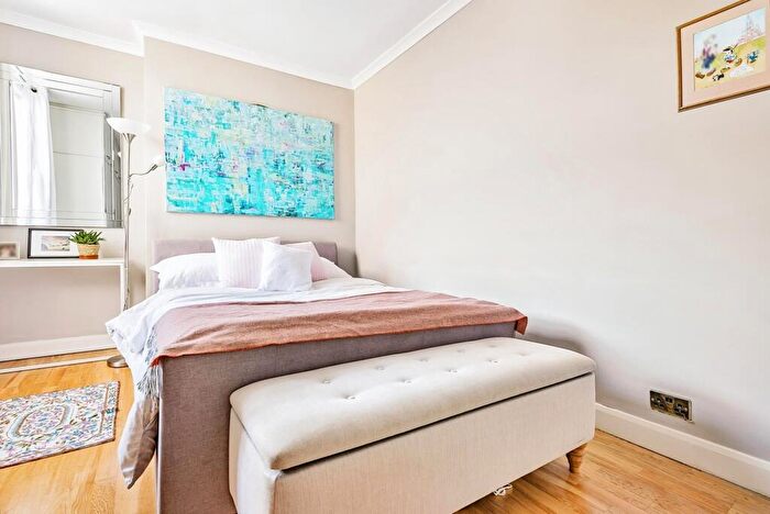 2 Bedroom Apartment To Rent In Camberwell Road, London, SE5