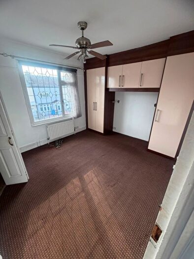 3 Bedroom Terraced House To Rent In Averley Road, Romford, RM1