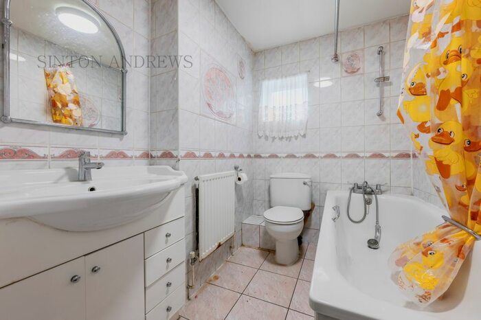 4 Bedroom Detached House For Sale In Culmington Road, Ealing, W13