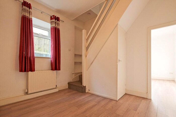 2 Bedroom End Of Terrace House To Rent In Manchester Road, Barnoldswick, Lancashire, BB18